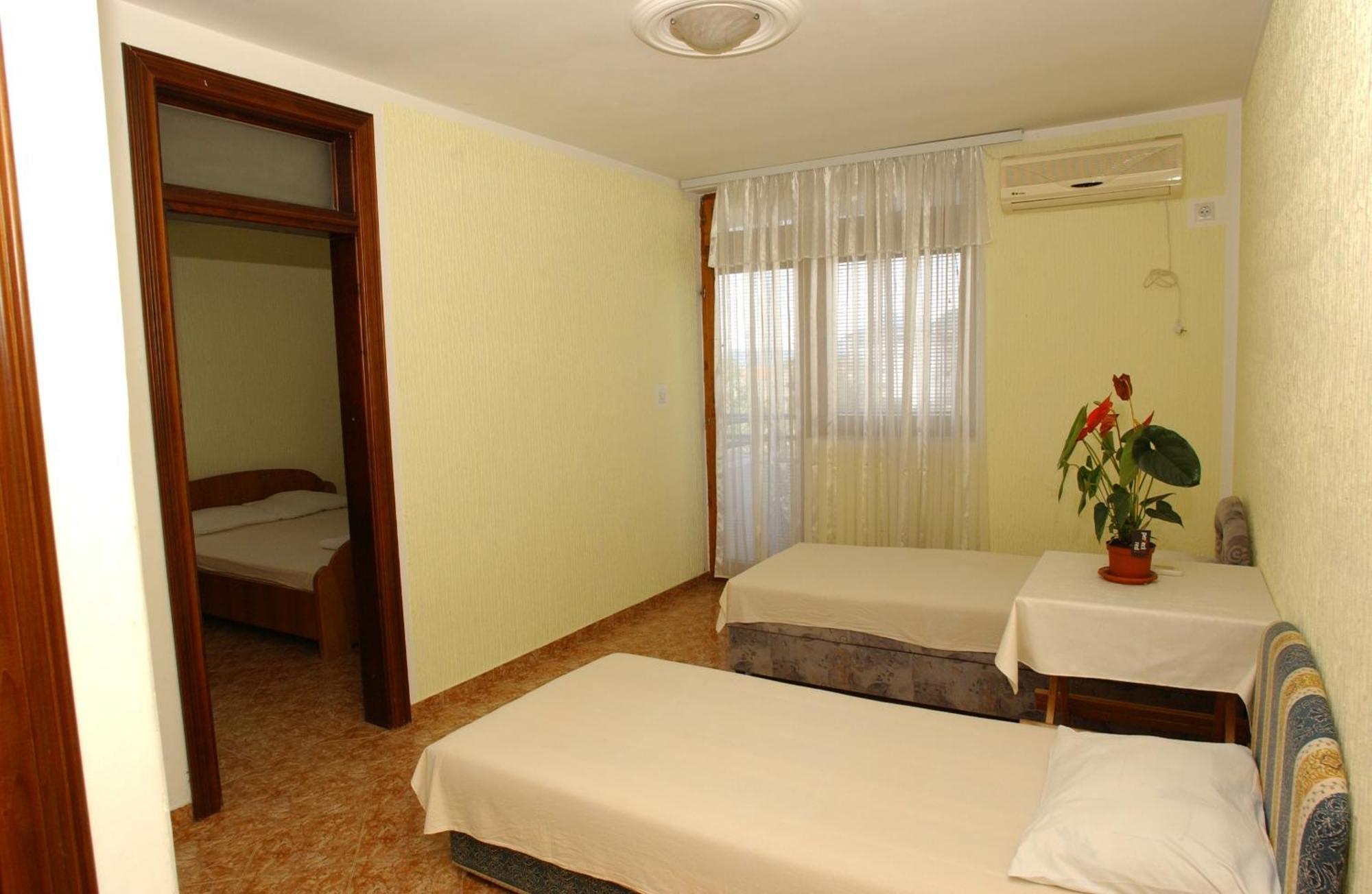Rooms & Apartments Anka Bar Exterior foto
